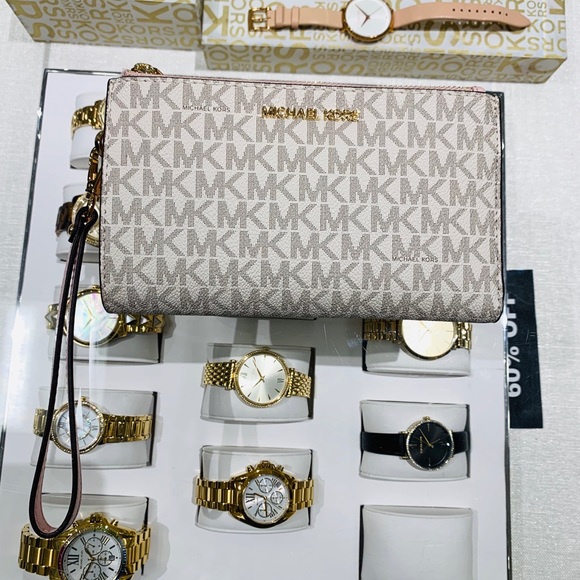 Michael Kors Wristlet Wallet
